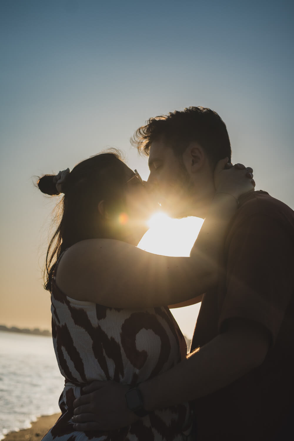 bisous-amour-couple-sunset