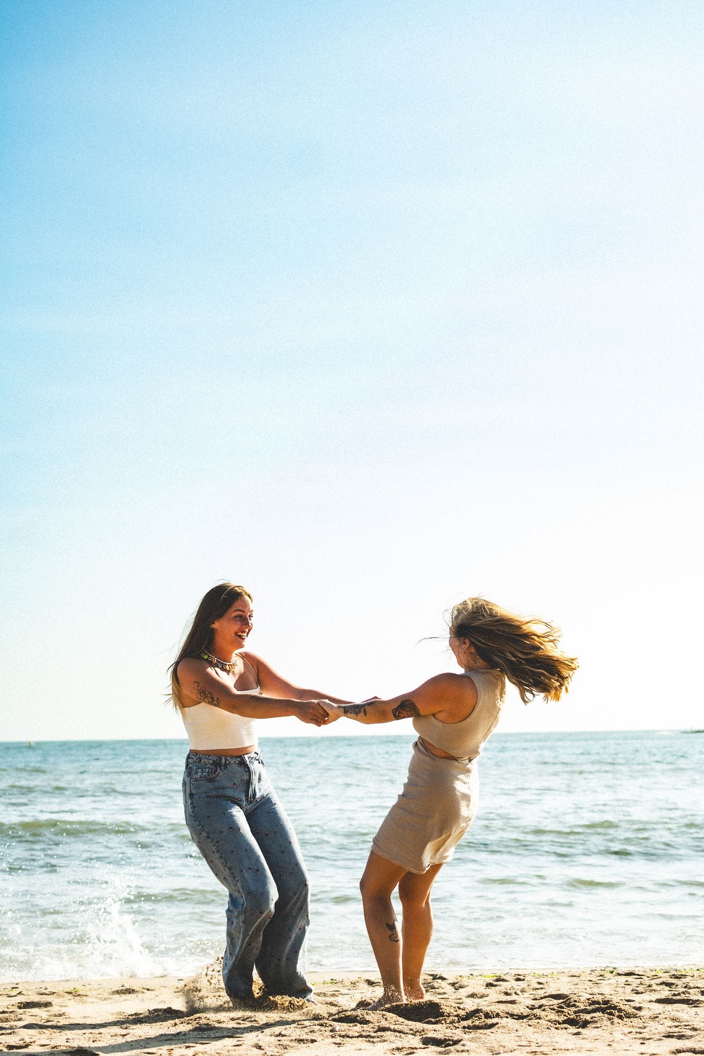 meilleure copine à la plage danse